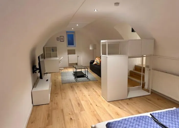 Especially Souterrain Apartment